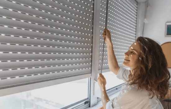 persiana bajada y no sube